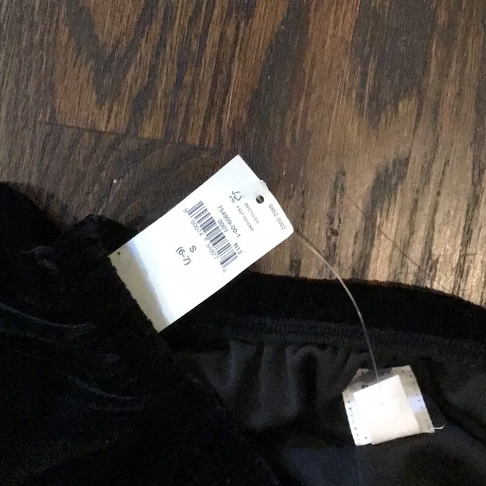 Gap Kids Girls Black Velour Jogger Style Jumpsuit.
